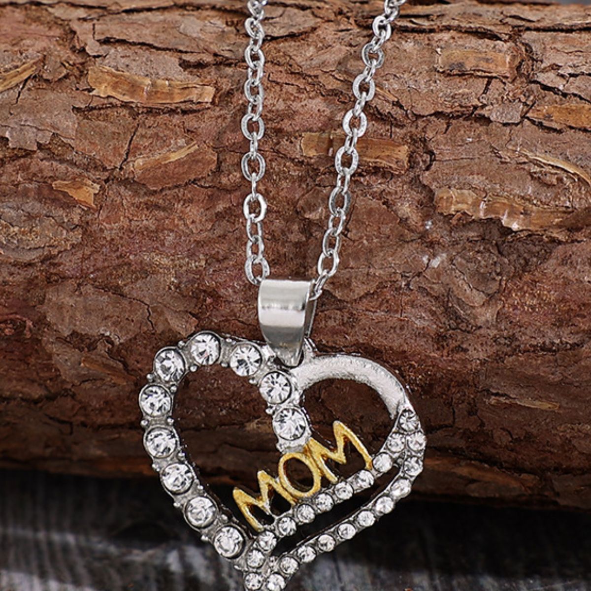 MOM Heart Pendant Necklace